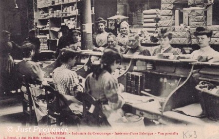 Vintage photo from Valreas, showing women at work on cartonnage (2)