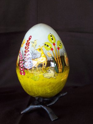 Small papel mache egg on hand carved stand - 1960s. 15cm high, 11.5cm wide, 35.5cm around.