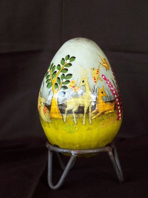 Second small egg - 1960s. 16cm high, 11cm wide, 35.5cm around.