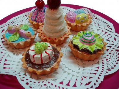 "my favorite cupcakes" by Neomi Goldbaum