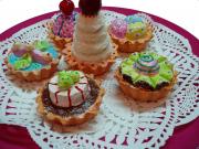 my favorite cupcakes by Neomi Goldbaum