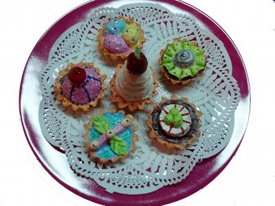 "cupcakes" by Neomi Goldbaum
