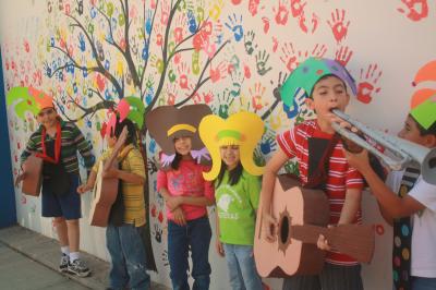 "Music Band paper maché" by Ana Isabel Martí­n del Campo