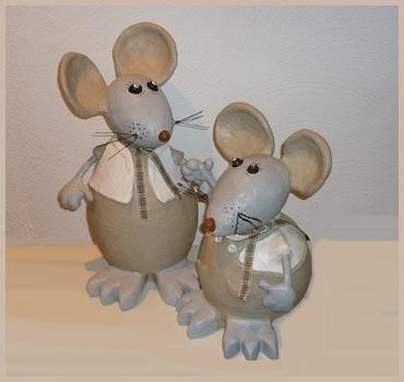 "Two mice" by Joke Heesters