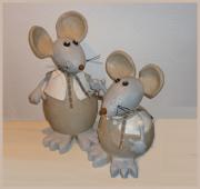 Two mice by Joke Heesters