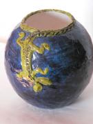 Blue vase whith lizard by Mirta Pastorino