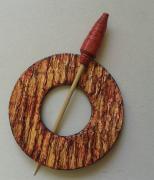 scharf / shawl pin. Recycled card, , gilded by Evangeline Duplessis
